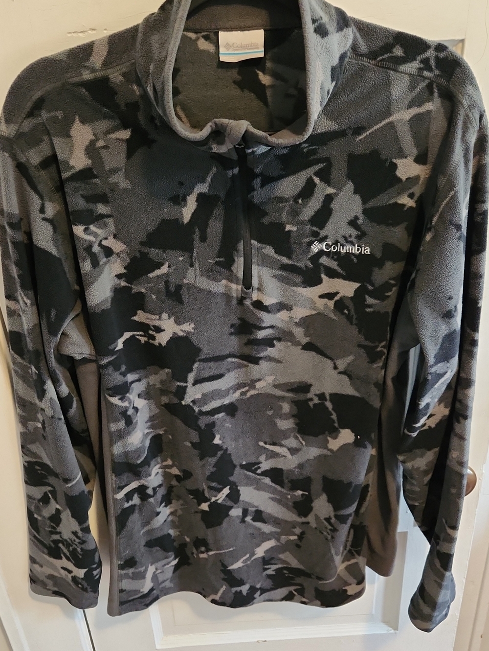 Columbia Men’s Black & Gray Camo Fleece Half-Zip Pullover